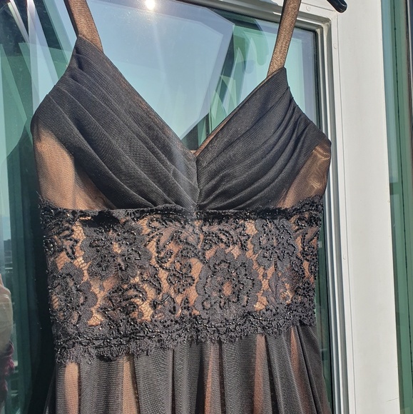 Canadian Designer Black Evening Dress with Puffy skirt and Lace detail size 4 - Picture 3 of 7